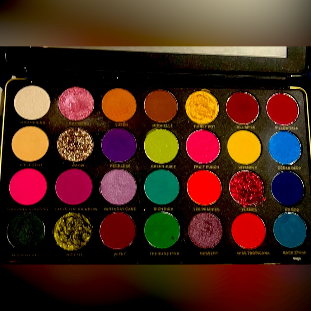 Revolution Patricia Bright Eyeshadow Palette